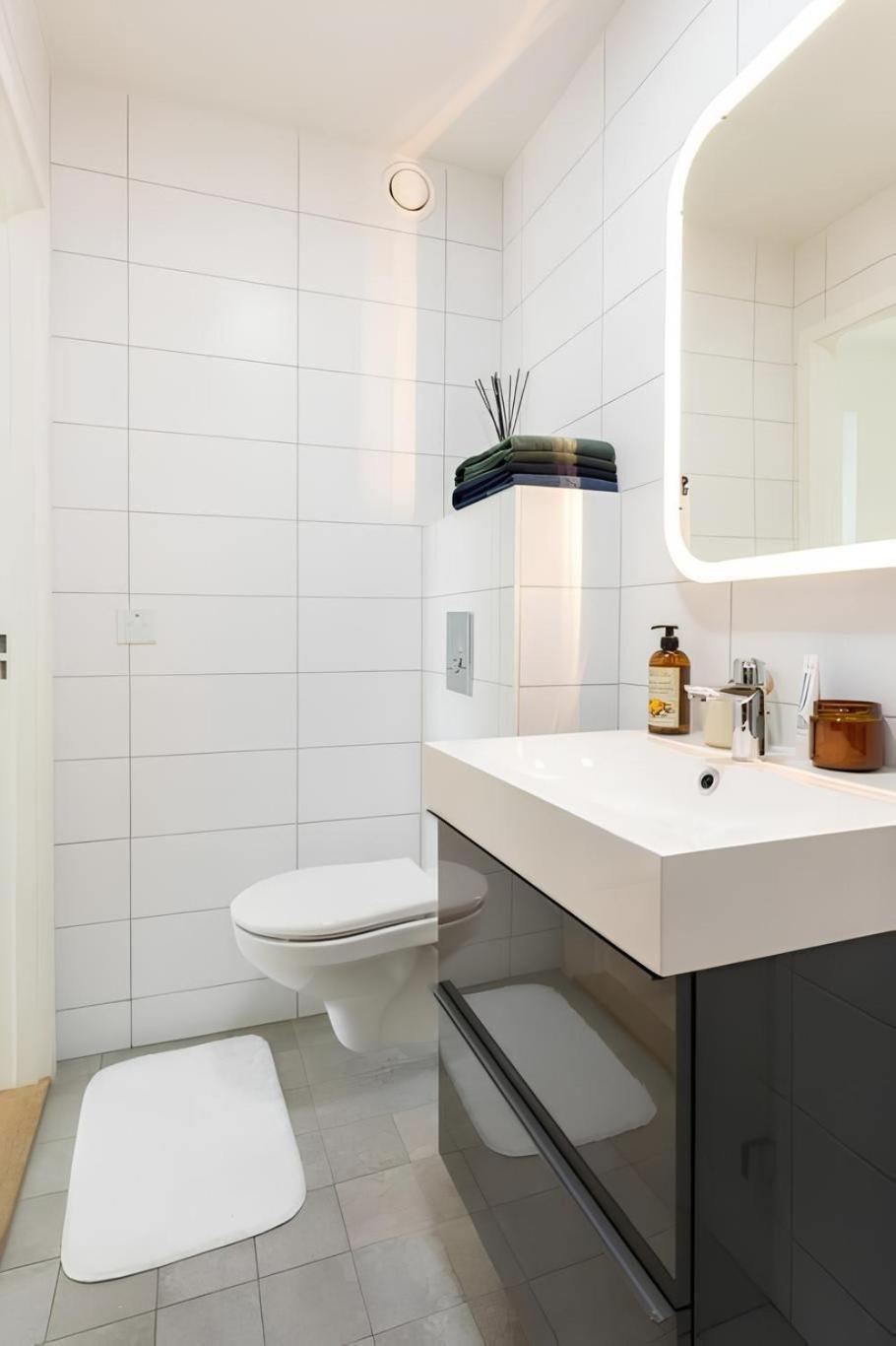 The Luxurious Lakeview Villa Near 스톡홀름 외부 사진